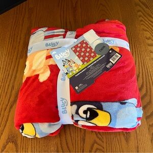 Bluey Twin Red with Bluey & Bingo Characters Soft Plush Blanket